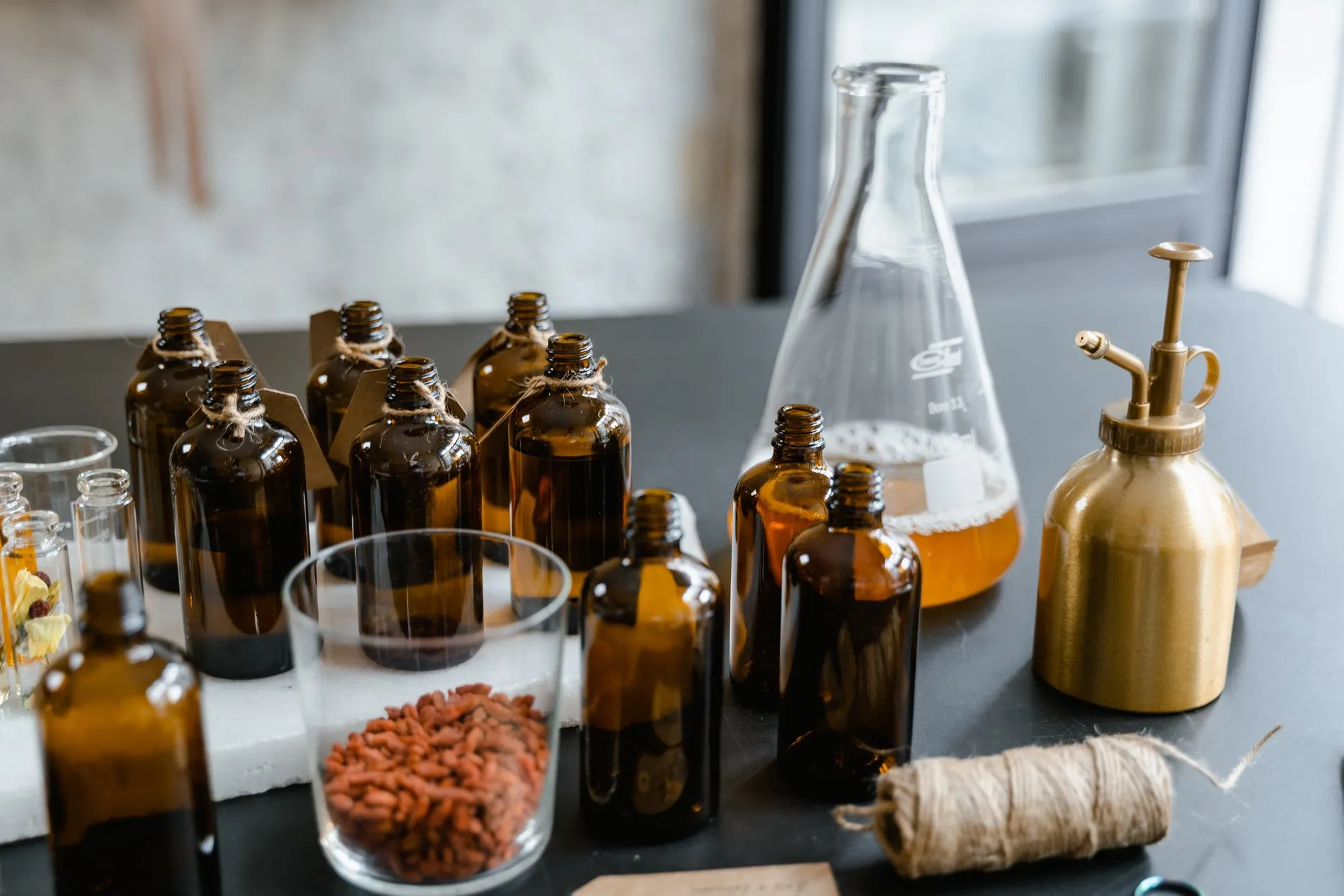 Laborflaschen mit Rezepturbestandteilen